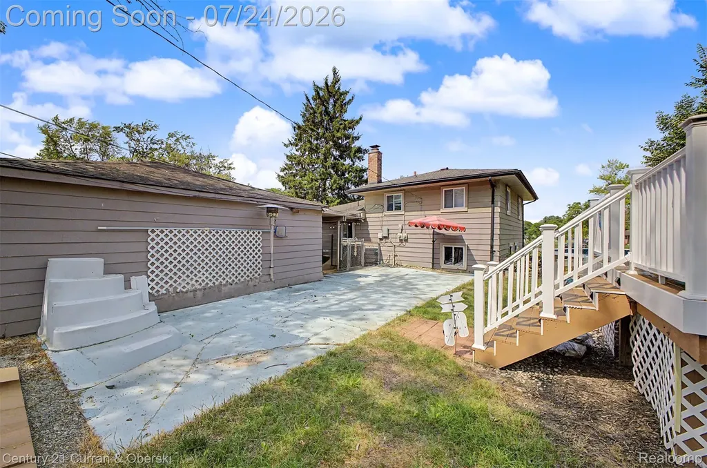 30633 Gladys Avenue Westland City MI 48185
