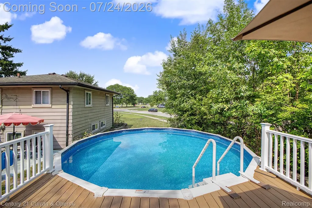 30633 Gladys Avenue Westland City MI 48185