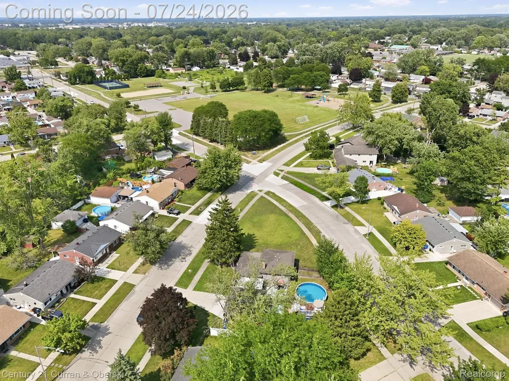 30633 Gladys Avenue Westland City MI 48185