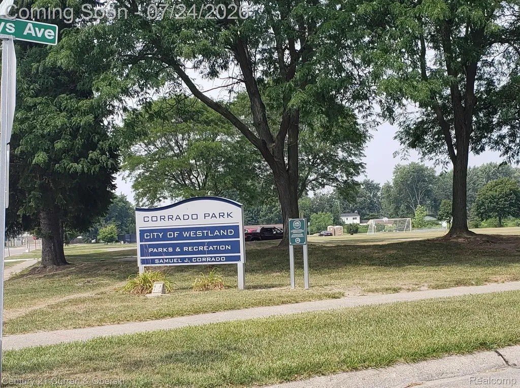 30633 Gladys Avenue Westland City MI 48185