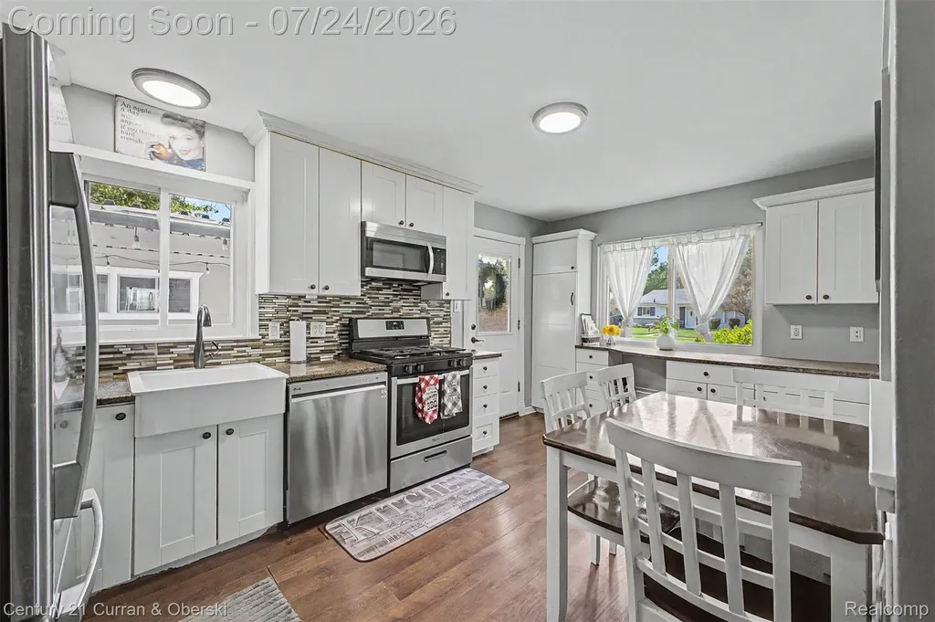 30633 Gladys Avenue Westland City MI 48185