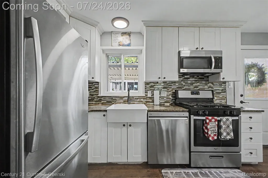 30633 Gladys Avenue Westland City MI 48185