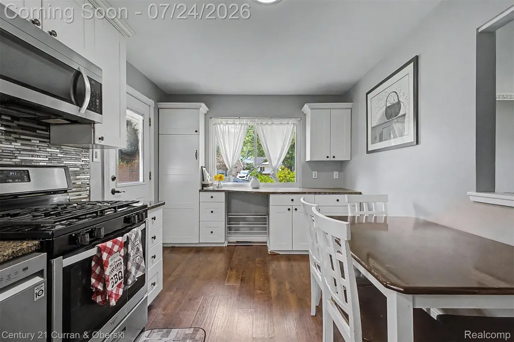 30633 Gladys Avenue Westland City MI 48185