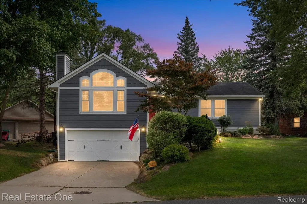 1045 Clara Street Commerce Charter Township MI 48390