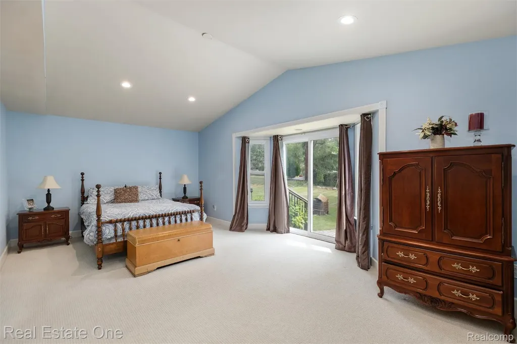 1045 Clara Street Commerce Charter Township MI 48390