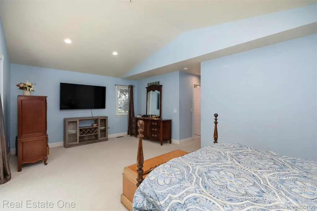 1045 Clara Street Commerce Charter Township MI 48390