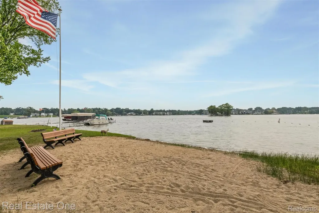 1045 Clara Street Commerce Charter Township MI 48390