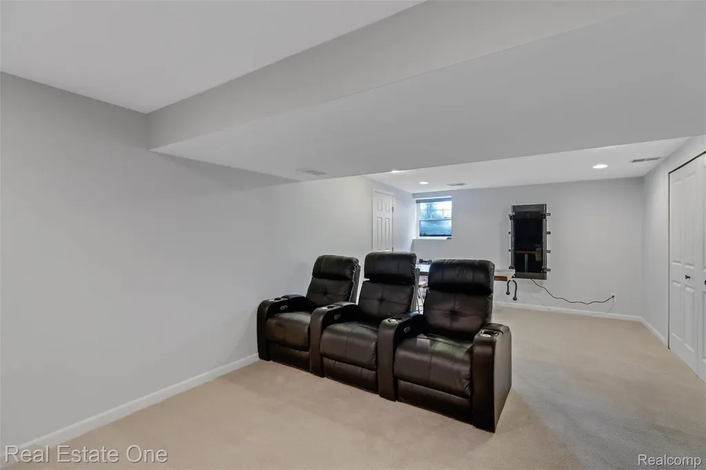 1045 Clara Street Commerce Charter Township MI 48390