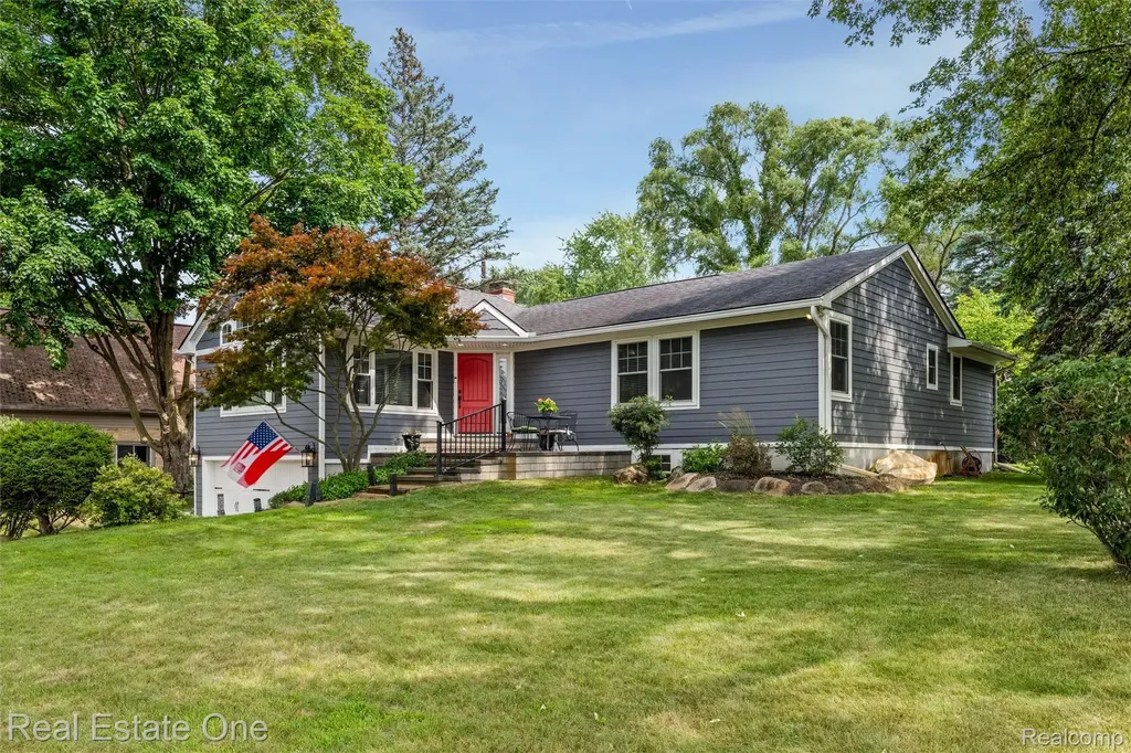 1045 Clara Street Commerce Charter Township MI 48390