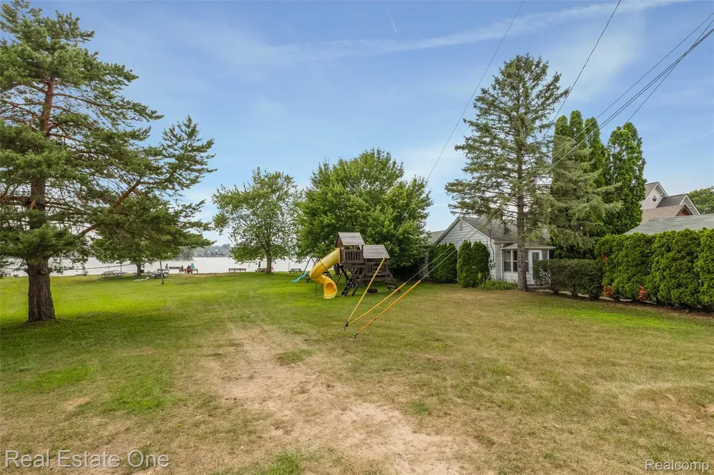 1045 Clara Street Commerce Charter Township MI 48390