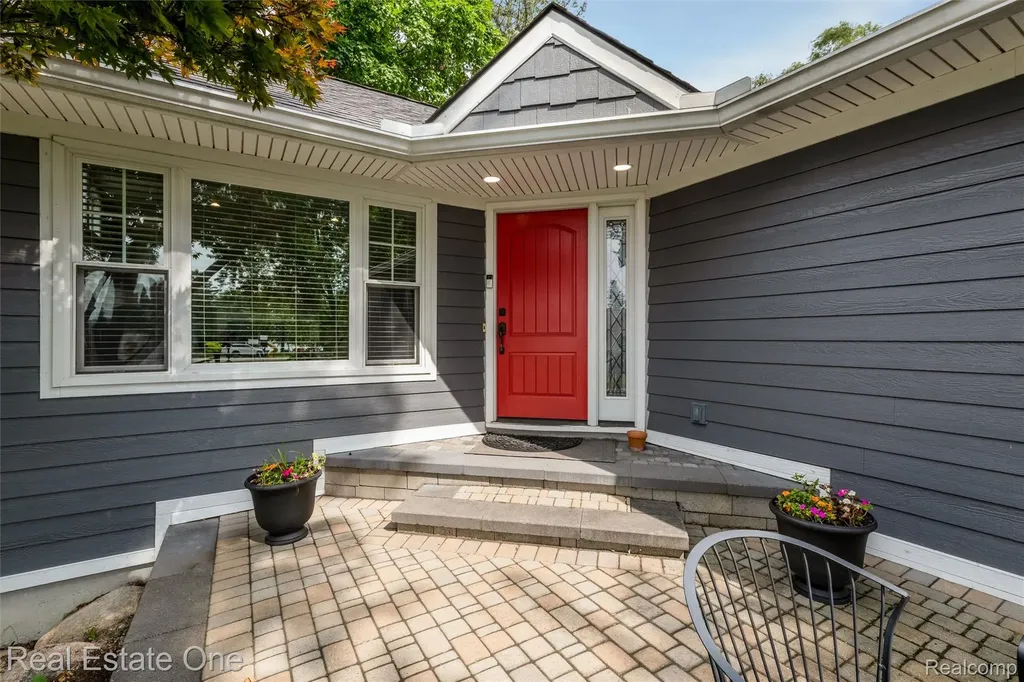 1045 Clara Street Commerce Charter Township MI 48390