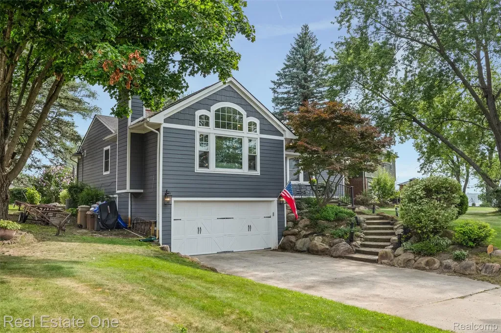 1045 Clara Street Commerce Charter Township MI 48390