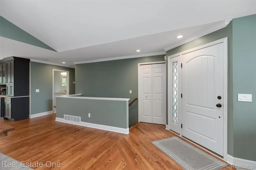 1045 Clara Street Commerce Charter Township MI 48390