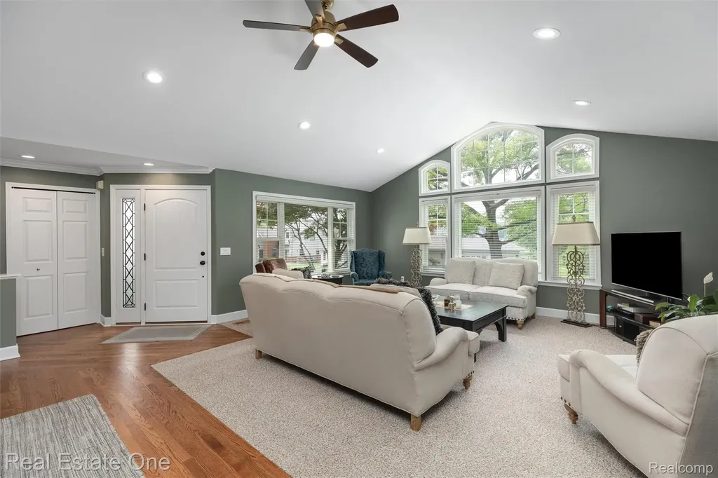 1045 Clara Street Commerce Charter Township MI 48390