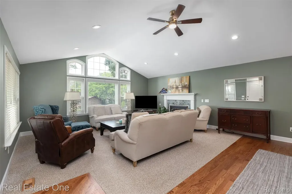 1045 Clara Street Commerce Charter Township MI 48390