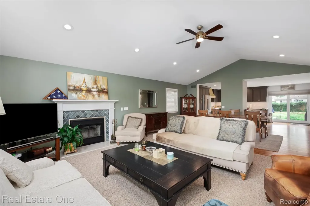 1045 Clara Street Commerce Charter Township MI 48390