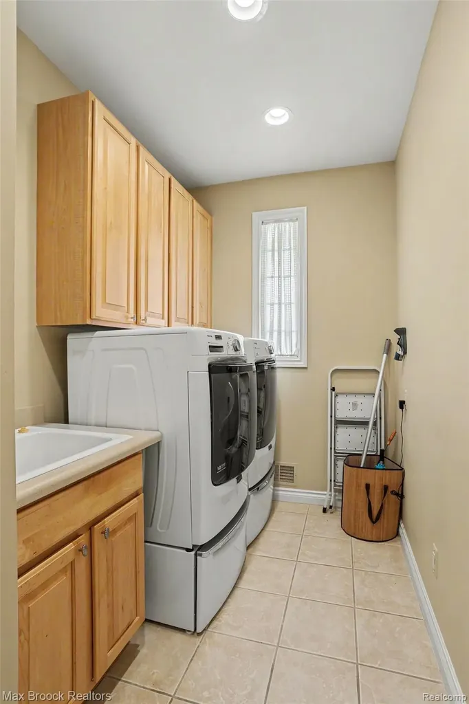 4061 Chatfield Lane Troy City MI 48098