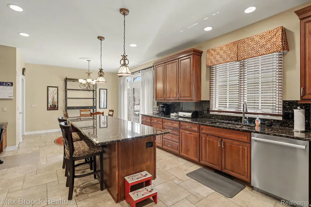4061 Chatfield Lane Troy City MI 48098