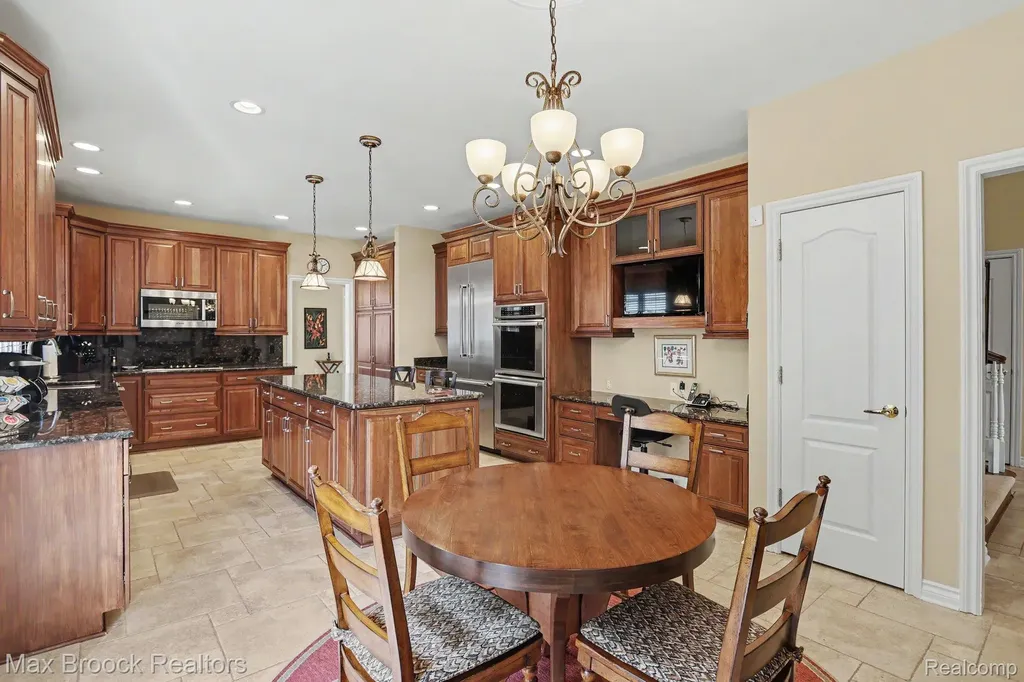 4061 Chatfield Lane Troy City MI 48098
