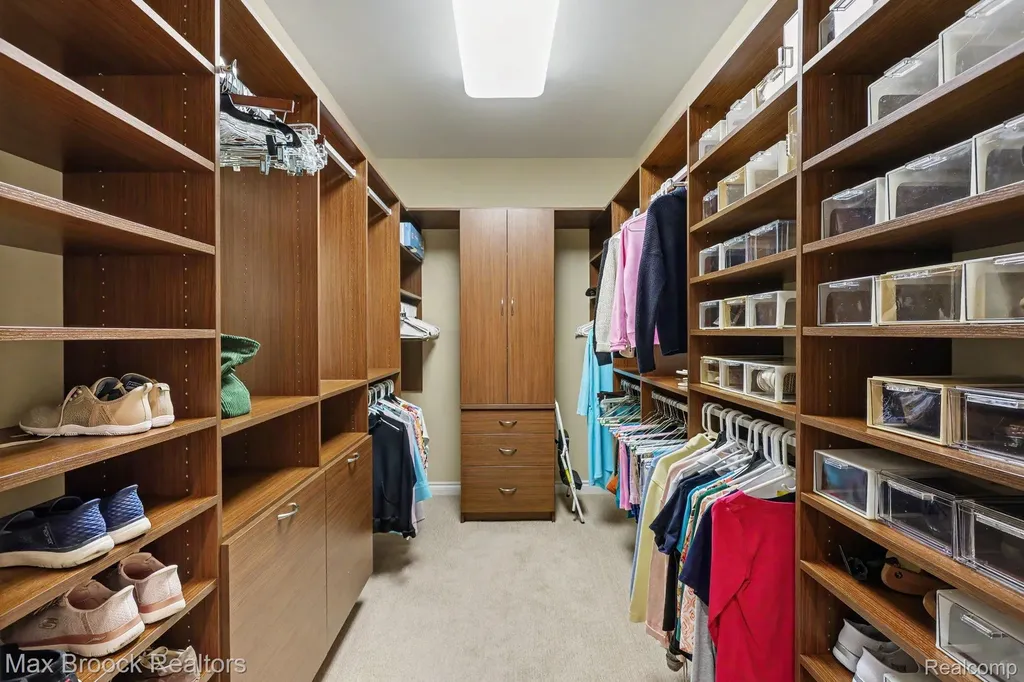 4061 Chatfield Lane Troy City MI 48098