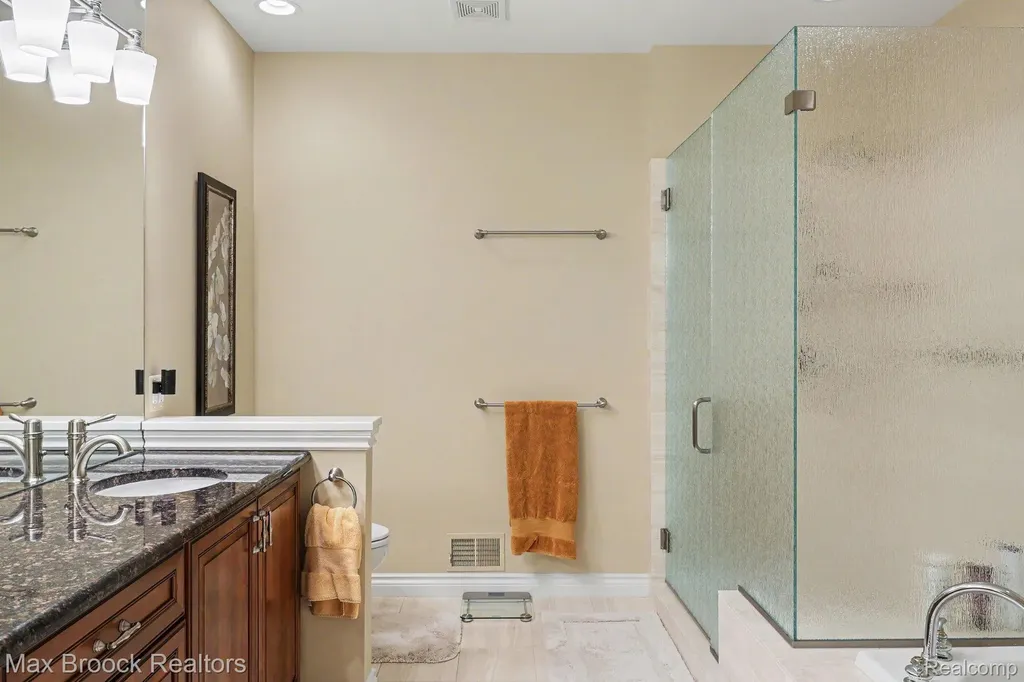 4061 Chatfield Lane Troy City MI 48098
