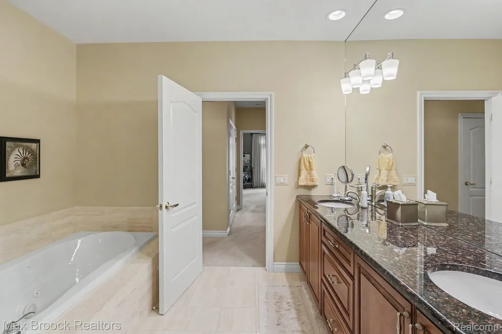 4061 Chatfield Lane Troy City MI 48098
