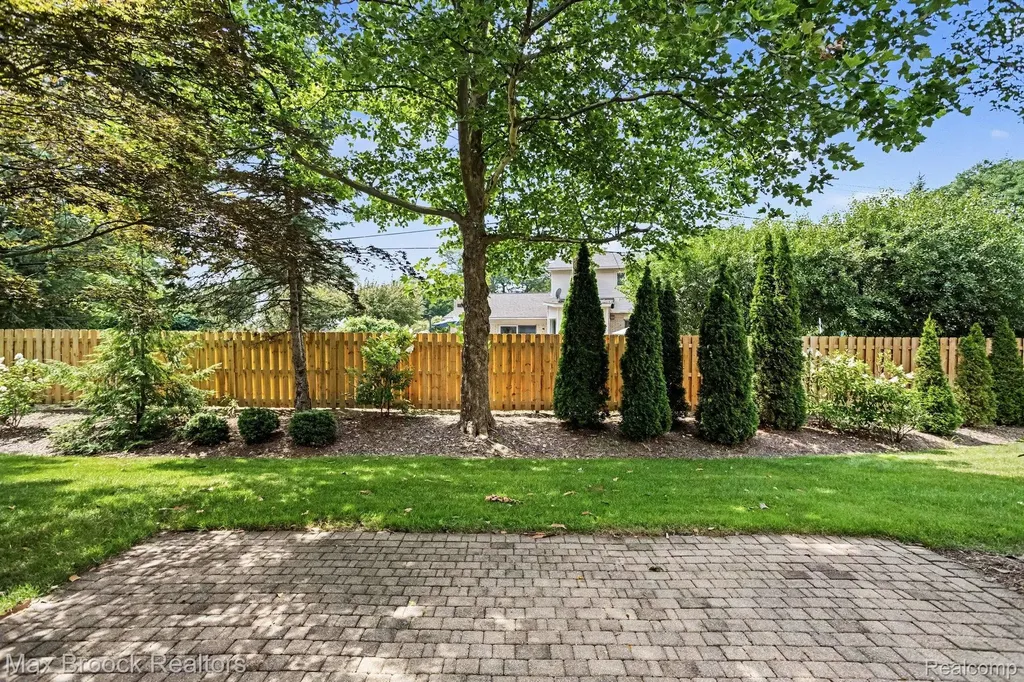 4061 Chatfield Lane Troy City MI 48098