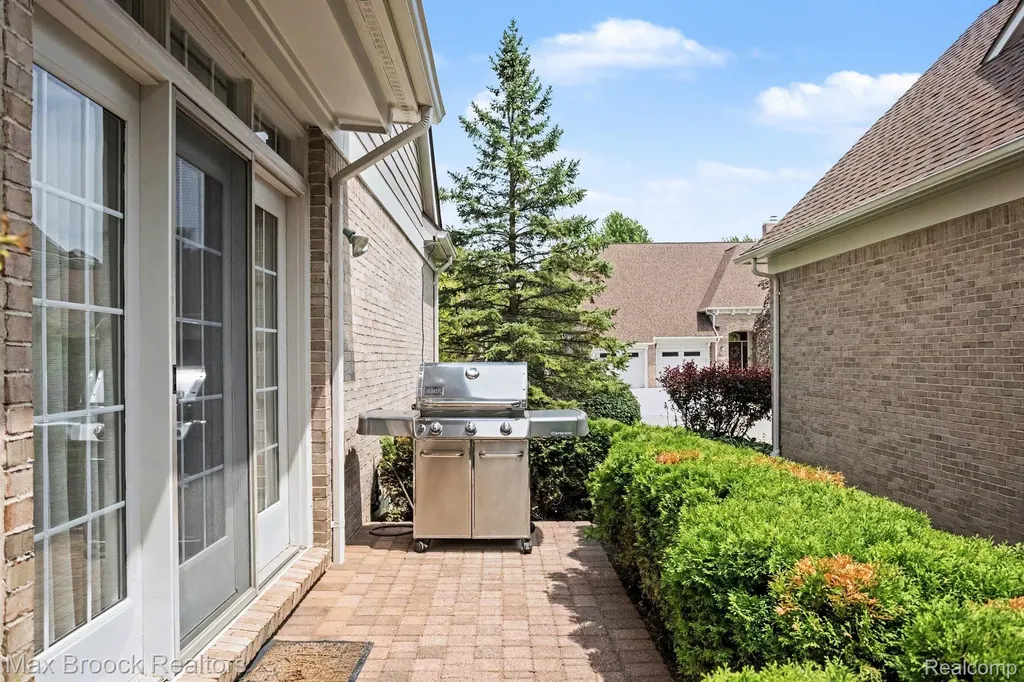 4061 Chatfield Lane Troy City MI 48098