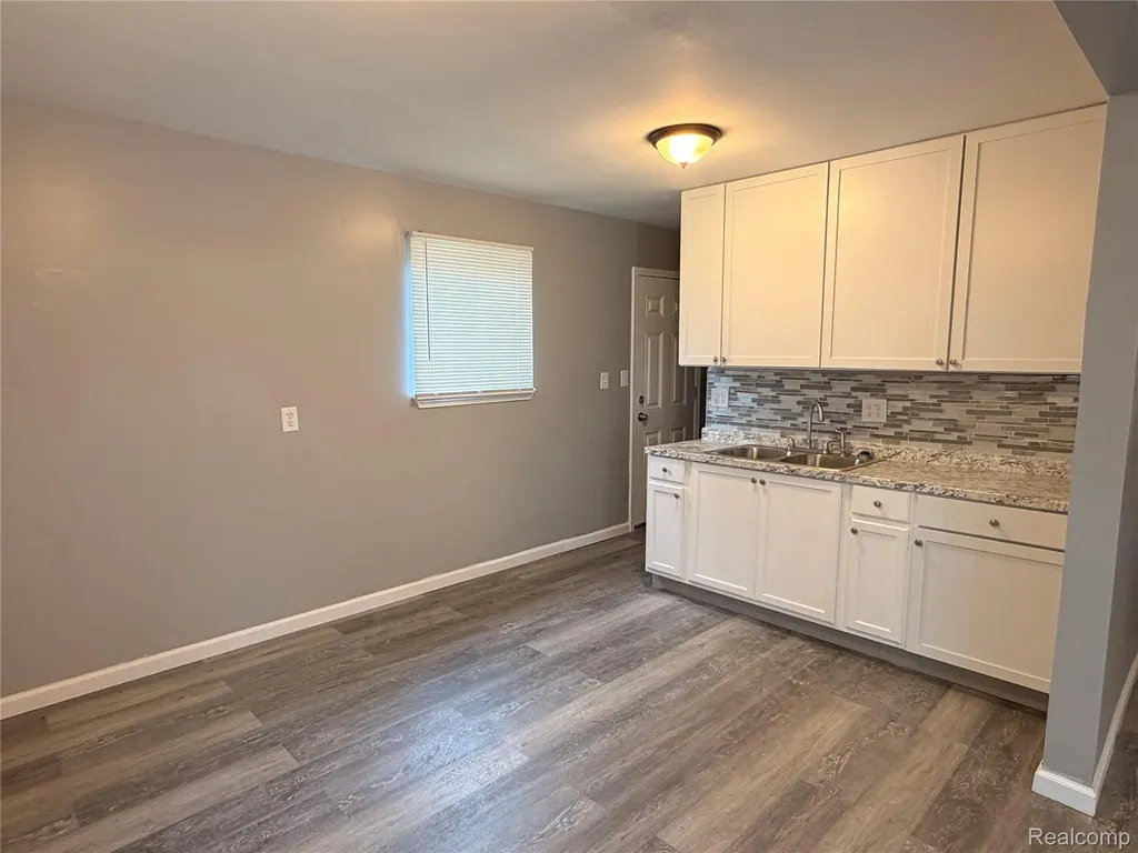 15908 Dacosta Street Detroit City MI 48223