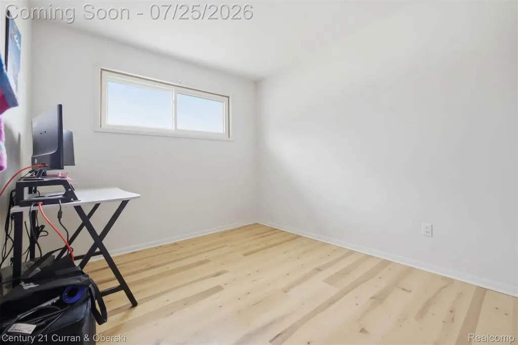 32819 Jefferson Avenue St. Clair Shores City MI 48082