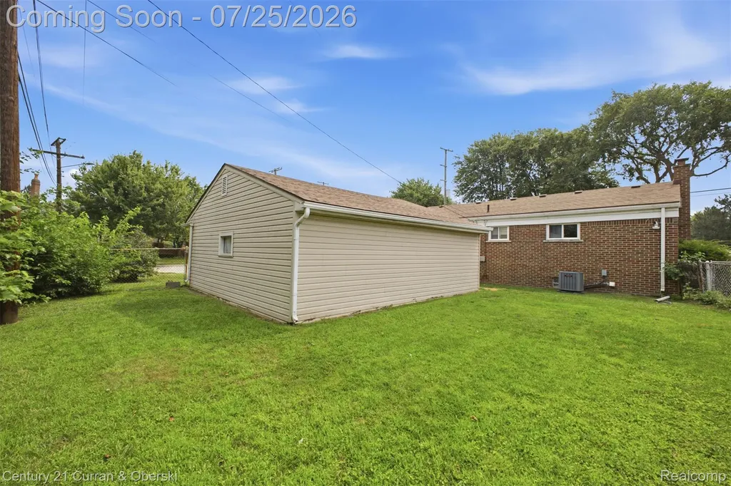 32819 Jefferson Avenue St. Clair Shores City MI 48082