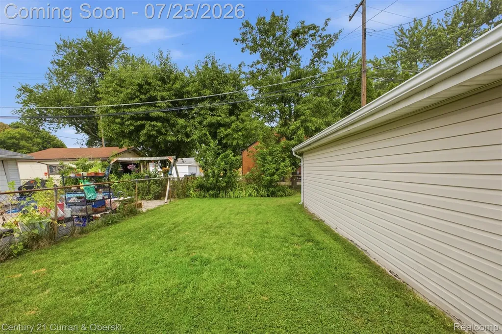 32819 Jefferson Avenue St. Clair Shores City MI 48082