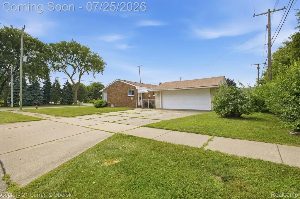 32819 Jefferson Avenue St. Clair Shores City MI 48082