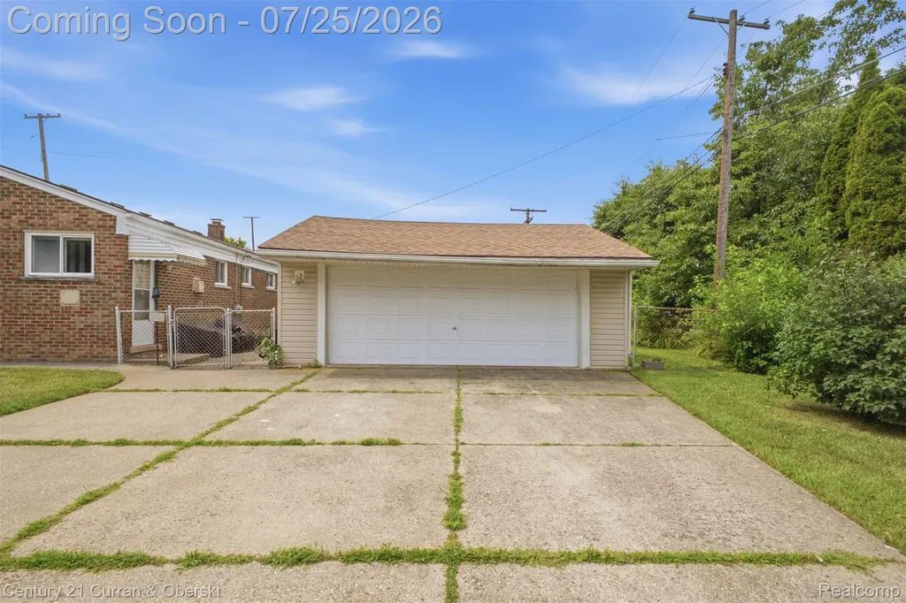 32819 Jefferson Avenue St. Clair Shores City MI 48082