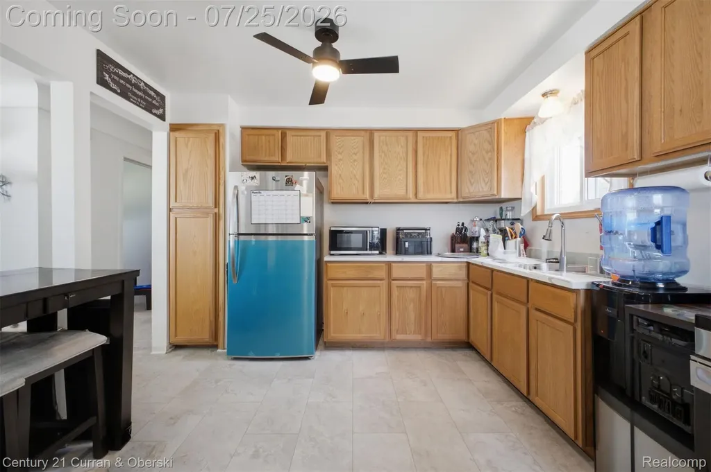 32819 Jefferson Avenue St. Clair Shores City MI 48082