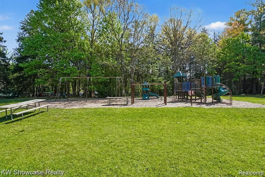 1471 Blue Heron Drive Highland Charter Township MI 48357
