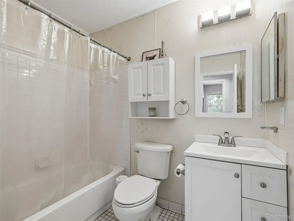 23404 N Rockledge Novi City MI 48375