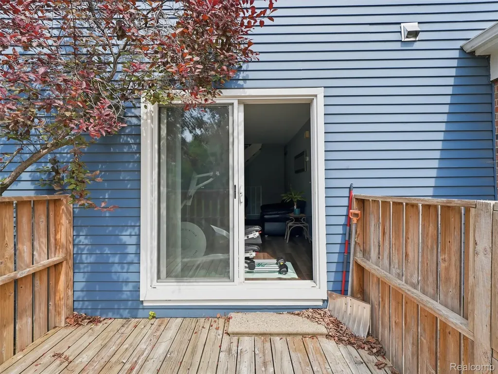 23404 N Rockledge Novi City MI 48375