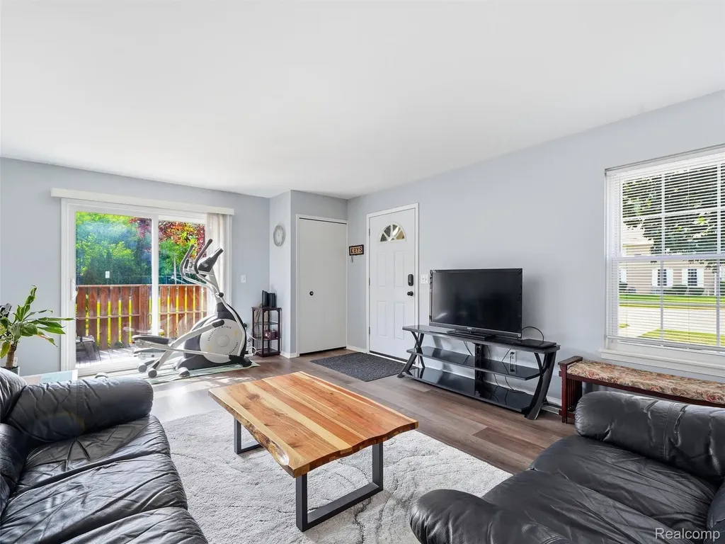 23404 N Rockledge Novi City MI 48375