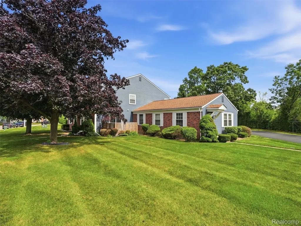 23404 N Rockledge Novi City MI 48375