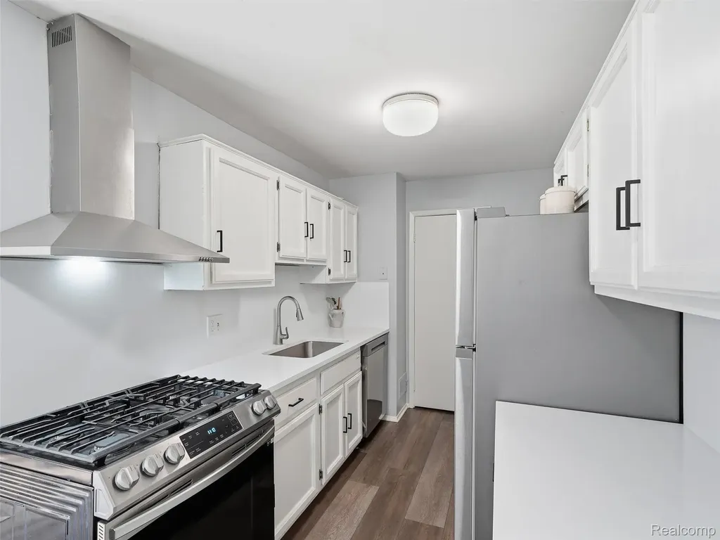23404 N Rockledge Novi City MI 48375