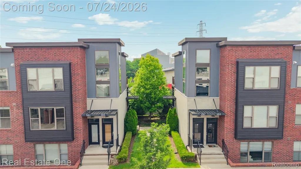 1240 S Diamond Court Royal Oak City MI 48067