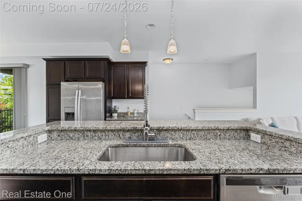 1240 S Diamond Court Royal Oak City MI 48067
