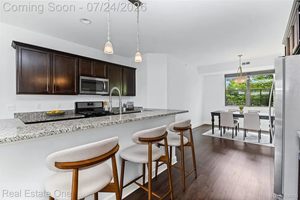 1240 S Diamond Court Royal Oak City MI 48067