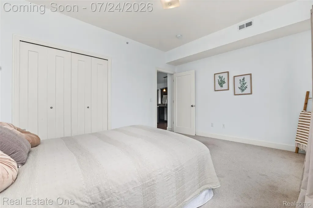 1240 S Diamond Court Royal Oak City MI 48067