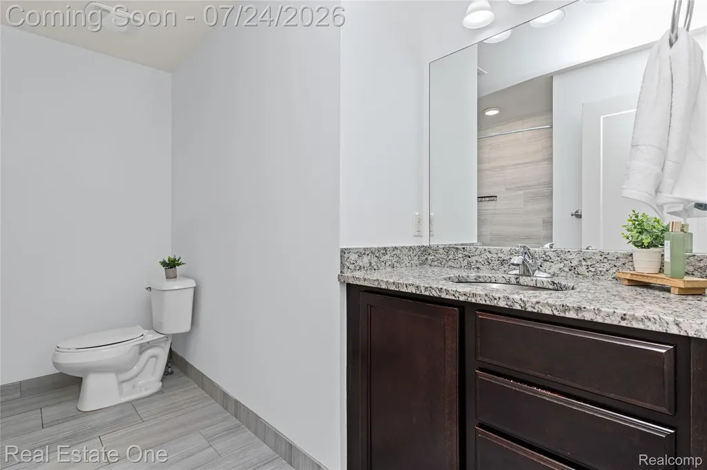 1240 S Diamond Court Royal Oak City MI 48067