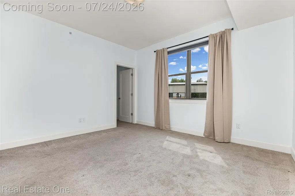 1240 S Diamond Court Royal Oak City MI 48067