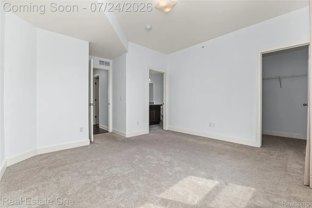 1240 S Diamond Court Royal Oak City MI 48067