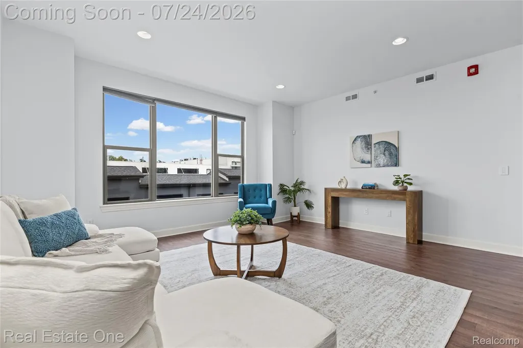 1240 S Diamond Court Royal Oak City MI 48067
