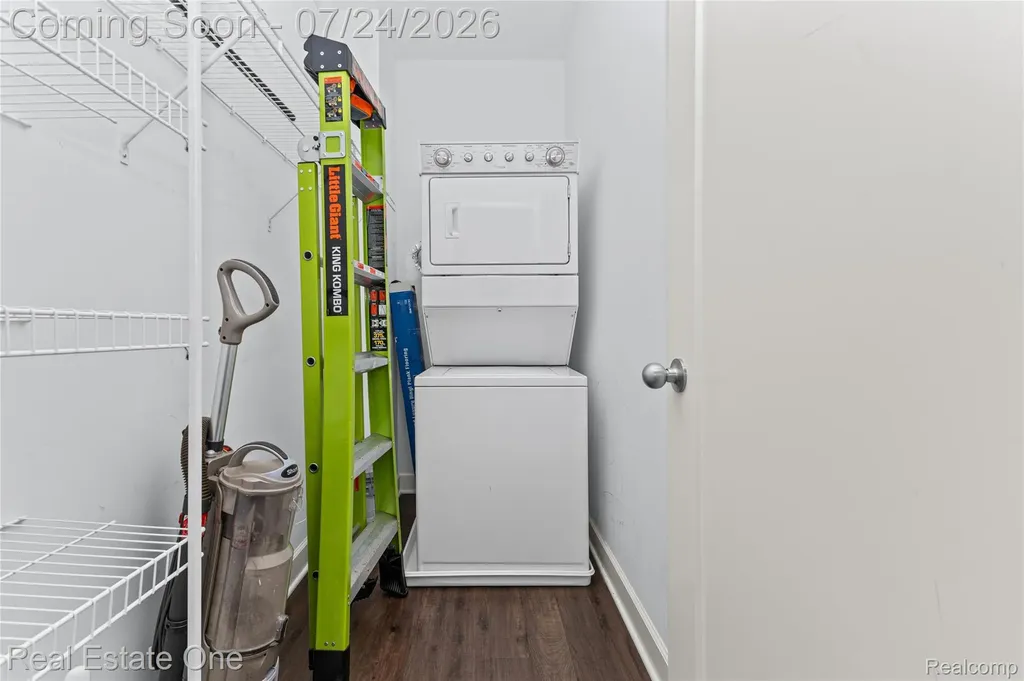 1240 S Diamond Court Royal Oak City MI 48067